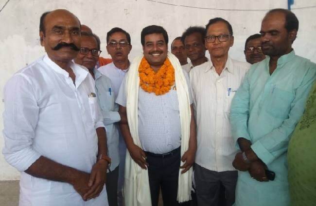 किया गया युवा किसान को सम्मानित